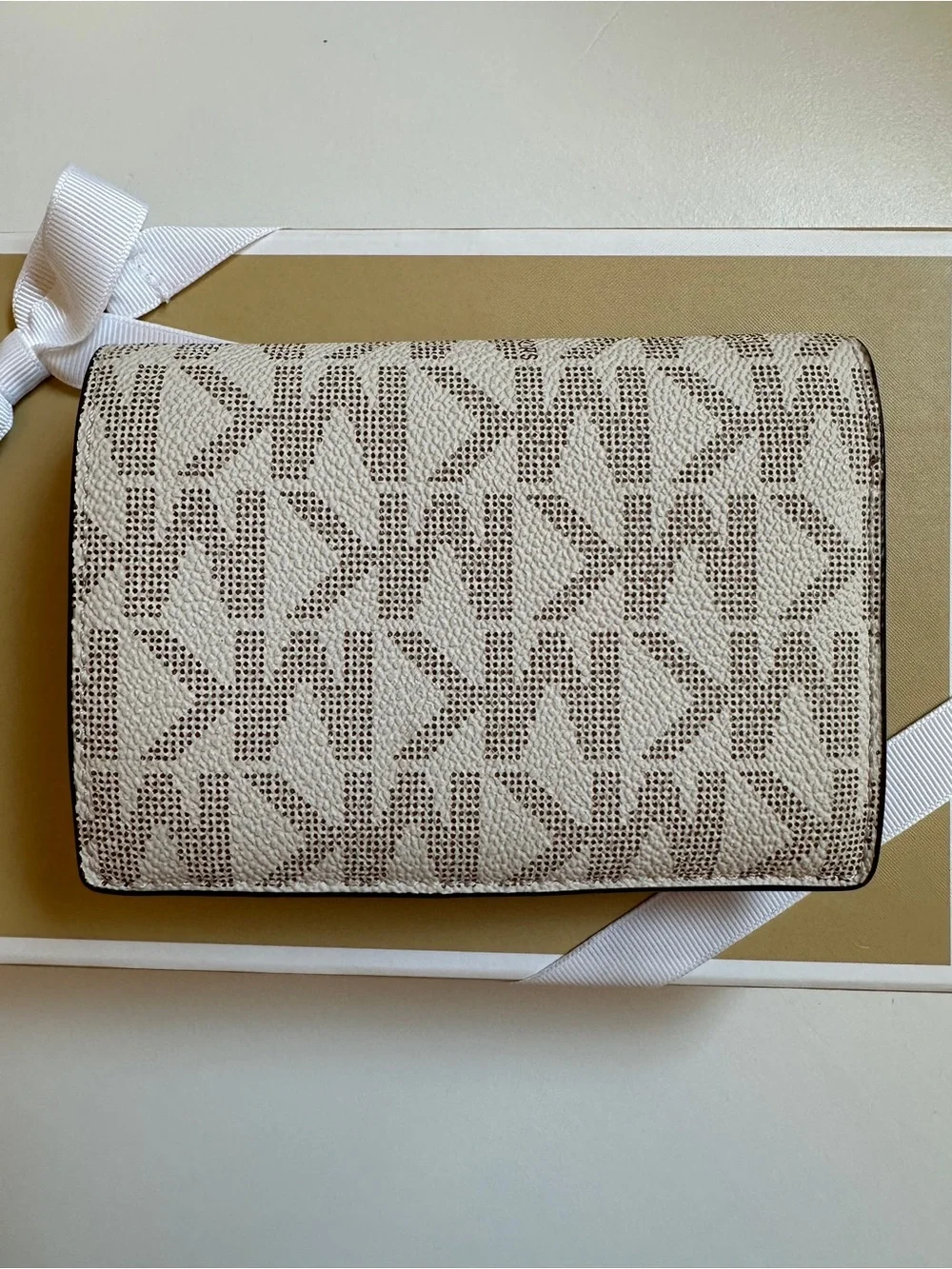 Michael Kors Vanilla Monogram Print Jet Set Wallet with Gift Box - Picture 7 of 8